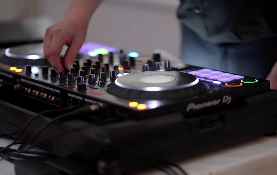 Top 5 Mistakes to Avoid When Hiring a DJ for Your Special Occasion